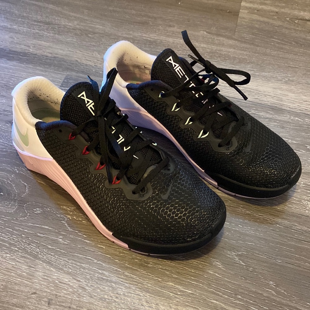 Women’s Nike Metcon 5 Size 9.5